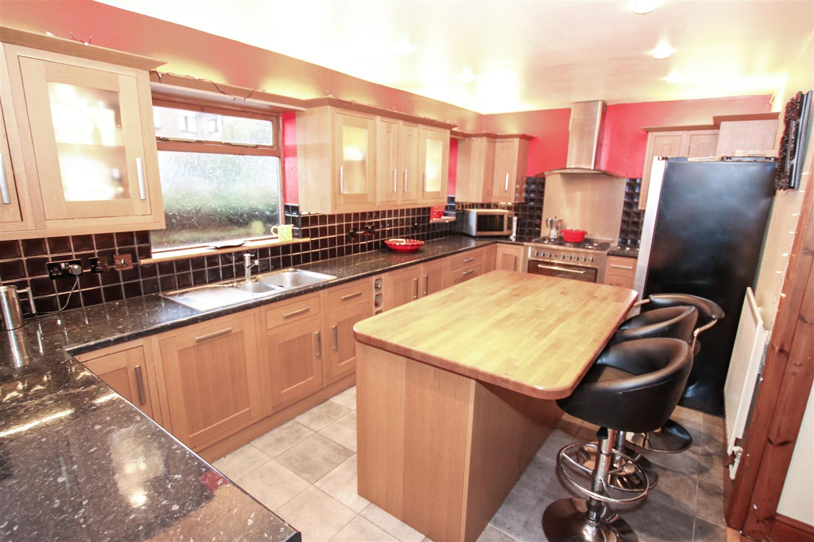 LUXURY FITTED KITCHEN / BREAKFAST ROOM